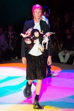 コム デ ギャルソン・オム プリュス 2018年春夏コレクション、“服の哲学”に触れるショータイム｜写真59