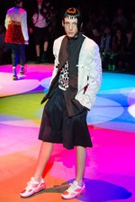 コム デ ギャルソン・オム プリュス 2018年春夏コレクション、“服の哲学”に触れるショータイム｜写真60