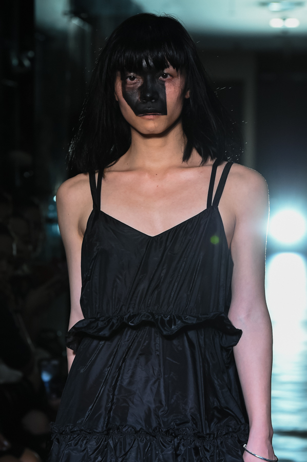 モデルのイクミ手掛ける「IKUMI」”白と黒”をテーマに、ラフォーレ原宿でランウェイショー｜写真14