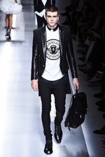 バルマン 2018年春夏メンズコレクション - ゴシックやパンクのハードスタイルを現代的に｜写真104
