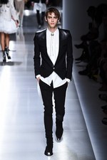 バルマン 2018年春夏メンズコレクション - ゴシックやパンクのハードスタイルを現代的に｜写真105