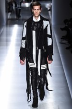 バルマン 2018年春夏メンズコレクション - ゴシックやパンクのハードスタイルを現代的に｜写真11