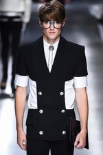 バルマン 2018年春夏メンズコレクション - ゴシックやパンクのハードスタイルを現代的に｜写真111