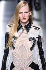 バルマン 2018年春夏メンズコレクション - ゴシックやパンクのハードスタイルを現代的に｜写真13