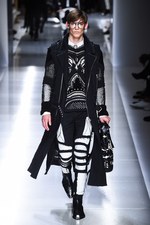 バルマン 2018年春夏メンズコレクション - ゴシックやパンクのハードスタイルを現代的に｜写真14