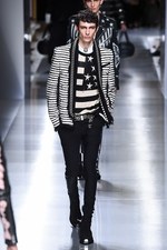 バルマン 2018年春夏メンズコレクション - ゴシックやパンクのハードスタイルを現代的に｜写真22