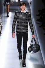 バルマン 2018年春夏メンズコレクション - ゴシックやパンクのハードスタイルを現代的に｜写真24