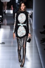 バルマン 2018年春夏メンズコレクション - ゴシックやパンクのハードスタイルを現代的に｜写真34