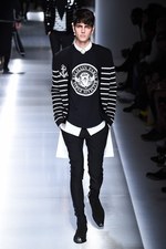 バルマン 2018年春夏メンズコレクション - ゴシックやパンクのハードスタイルを現代的に｜写真41