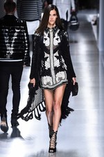 バルマン 2018年春夏メンズコレクション - ゴシックやパンクのハードスタイルを現代的に｜写真43