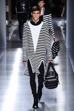 バルマン 2018年春夏メンズコレクション - ゴシックやパンクのハードスタイルを現代的に｜写真44
