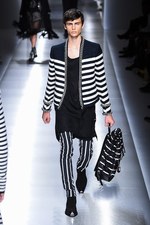 バルマン 2018年春夏メンズコレクション - ゴシックやパンクのハードスタイルを現代的に｜写真45