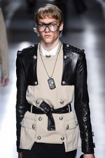 バルマン 2018年春夏メンズコレクション - ゴシックやパンクのハードスタイルを現代的に｜写真53