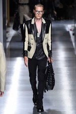 バルマン 2018年春夏メンズコレクション - ゴシックやパンクのハードスタイルを現代的に｜写真55