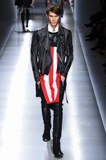 バルマン 2018年春夏メンズコレクション - ゴシックやパンクのハードスタイルを現代的に｜写真59