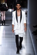 バルマン 2018年春夏メンズコレクション - ゴシックやパンクのハードスタイルを現代的に｜写真78