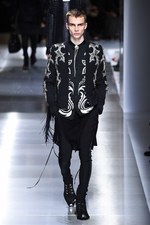 バルマン 2018年春夏メンズコレクション - ゴシックやパンクのハードスタイルを現代的に｜写真82