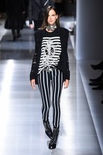 バルマン 2018年春夏メンズコレクション - ゴシックやパンクのハードスタイルを現代的に｜写真87