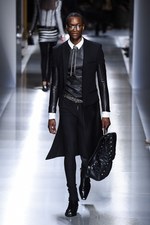 バルマン 2018年春夏メンズコレクション - ゴシックやパンクのハードスタイルを現代的に｜写真95