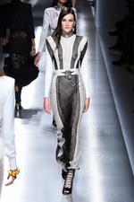 バルマン 2018年春夏メンズコレクション - ゴシックやパンクのハードスタイルを現代的に｜写真99