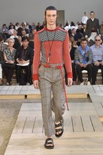 アレキサンダー・マックイーン 2018年春夏メンズコレクション - 美しきテーラリングの力｜写真17