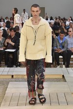 アレキサンダー・マックイーン 2018年春夏メンズコレクション - 美しきテーラリングの力｜写真28