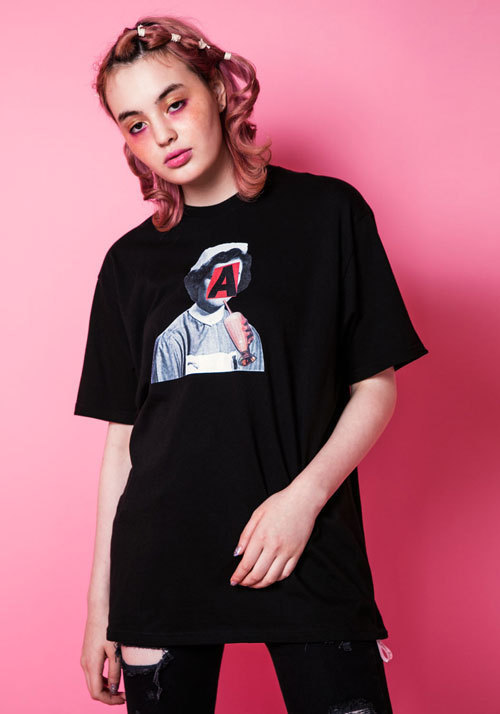 キャンディストリッパー×とんだ林蘭、“シュールなナース”をデザインしたTシャツや半袖シャツ | 写真