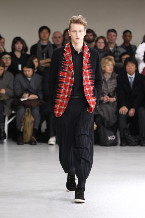 イッセイ ミヤケ メン(ISSEY MIYAKE MEN) 2012-13年秋冬 メンズコレクション  - 写真12