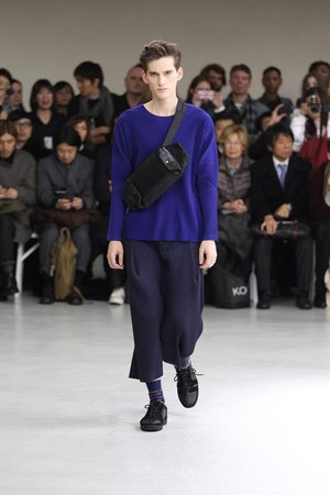 イッセイ ミヤケ メン 2012-13年秋冬コレクション - 日本の重ねの手法落とし込んだ、味わい深い服作り|写真1