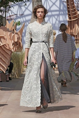 ディオール 17-18年秋冬オートクチュールコレクション - 力強くしなやかに冒険を続ける女性達｜写真49