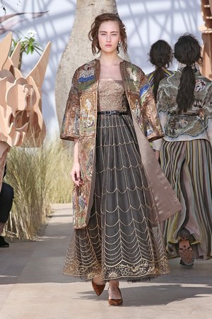 ディオール 17-18年秋冬オートクチュールコレクション - 力強くしなやかに冒険を続ける女性達｜写真51