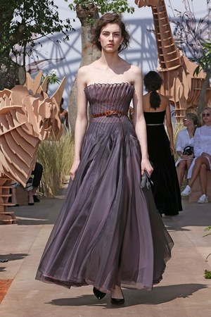 ディオール 17-18年秋冬オートクチュールコレクション - 力強くしなやかに冒険を続ける女性達｜写真60