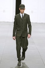 ディオールオム 2012-13年秋冬コレクション - ミリタリーとラグジュアリーのコラボレーション｜写真1