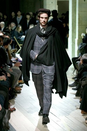 ヨウジヤマモト 2012-13年秋冬メンズコレクション - それぞれの道をゆく男達に贈るスタイル｜写真2