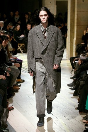 ヨウジヤマモト 2012-13年秋冬メンズコレクション - それぞれの道をゆく男達に贈るスタイル｜写真7