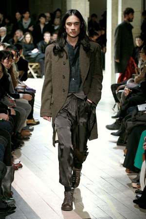 ヨウジヤマモト 2012-13年秋冬メンズコレクション - それぞれの道をゆく男達に贈るスタイル｜写真8