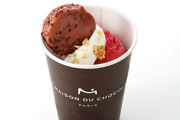 ラ・メゾン・デュ・ショコラが期間限定アイス発売、ショコラの無料配布イベントも