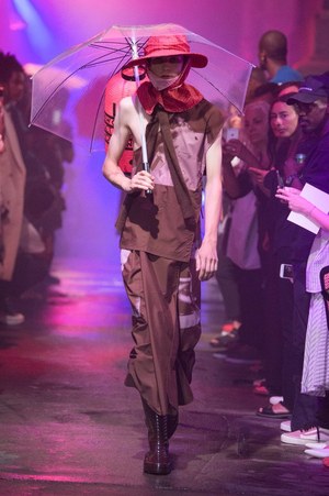 ラフ シモンズ2018年春夏コレクション - オリエンタルとトラッドで表現するストリートスタイル｜写真12