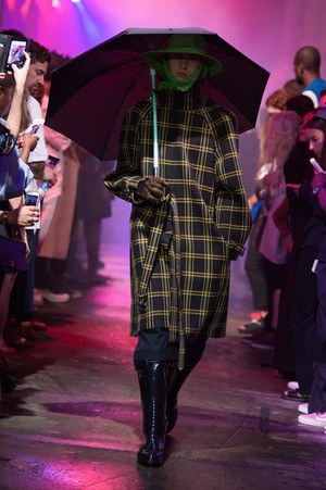 ラフ シモンズ2018年春夏コレクション - オリエンタルとトラッドで表現するストリートスタイル｜写真32