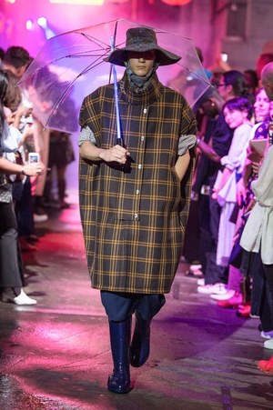 ラフ シモンズ2018年春夏コレクション - オリエンタルとトラッドで表現するストリートスタイル｜写真44