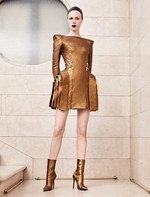 アトリエ ヴェルサーチ 17年秋冬オートクチュールコレクション、芸術的な精密さと彫刻のようなフォルム｜写真11