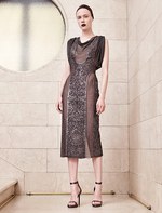 アトリエ ヴェルサーチ 17年秋冬オートクチュールコレクション、芸術的な精密さと彫刻のようなフォルム｜写真13