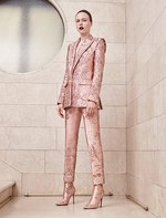 アトリエ ヴェルサーチ 17年秋冬オートクチュールコレクション、芸術的な精密さと彫刻のようなフォルム｜写真19