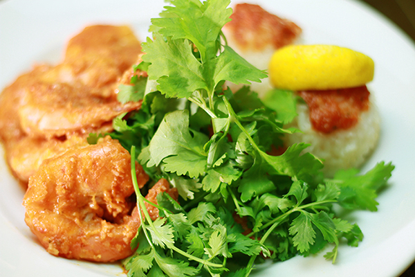 エスニック(民族的)｜「ジョバンニーズ」から夏限定“山盛りパクチー”のガーリックシュリンプ＆綿あめ風スムージー