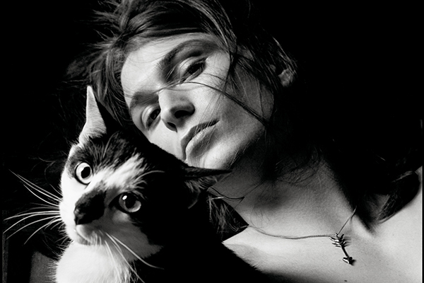 キャンペーンビジュアル｜ジバンシィ新デザイナー、クレア・ワイト・ケラーによる初のビジュアル公開 - “猫のような女性”を表現