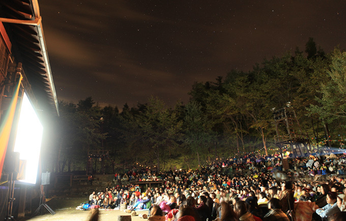 野外映画フェス「夜空と交差する森の映画祭2017」愛知県の離島・佐久島でオールナイト開催決定｜写真2
