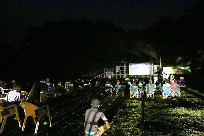 富士山の麓で「湖畔の映画祭」開催 - 月光の下、テントの中から映画鑑賞｜写真4