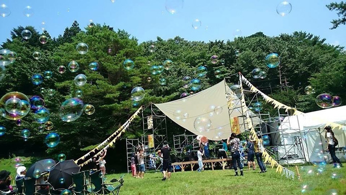 富士山の麓で「湖畔の映画祭」開催 - 月光の下、テントの中から映画鑑賞｜写真6