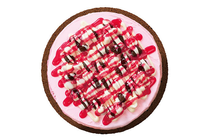 サーティワンの新作「アイスクリームピザ」ブラウニー生地×アイス、手づかみで楽しむ新感覚スイーツ | 写真