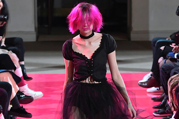 イクミの限定ショップが伊勢丹新宿店に、ポップで毒々しい17年秋冬ウェアを展開 - デザイナーの来場も